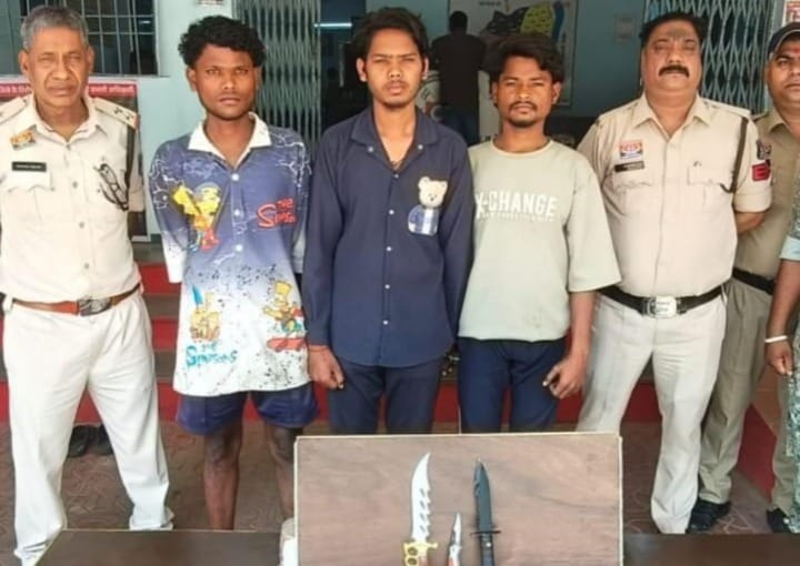 Three youths arrested for brandishing knives; woman caught by police with cannabis