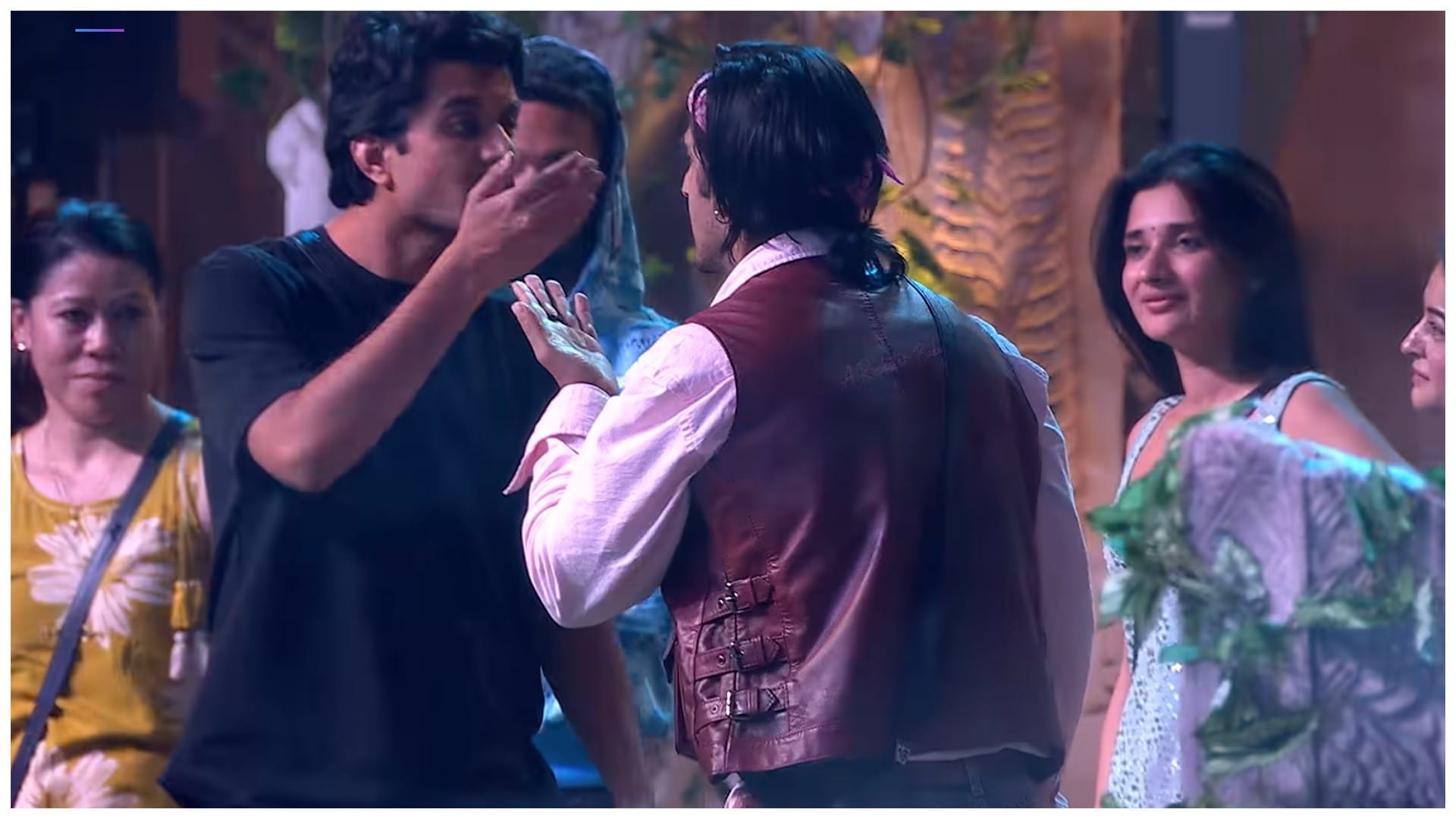 Why Asif Khan fight with Qazi Touqeer Arishfa Khan controversy with love Gill watch bigg Boss 20 New promo