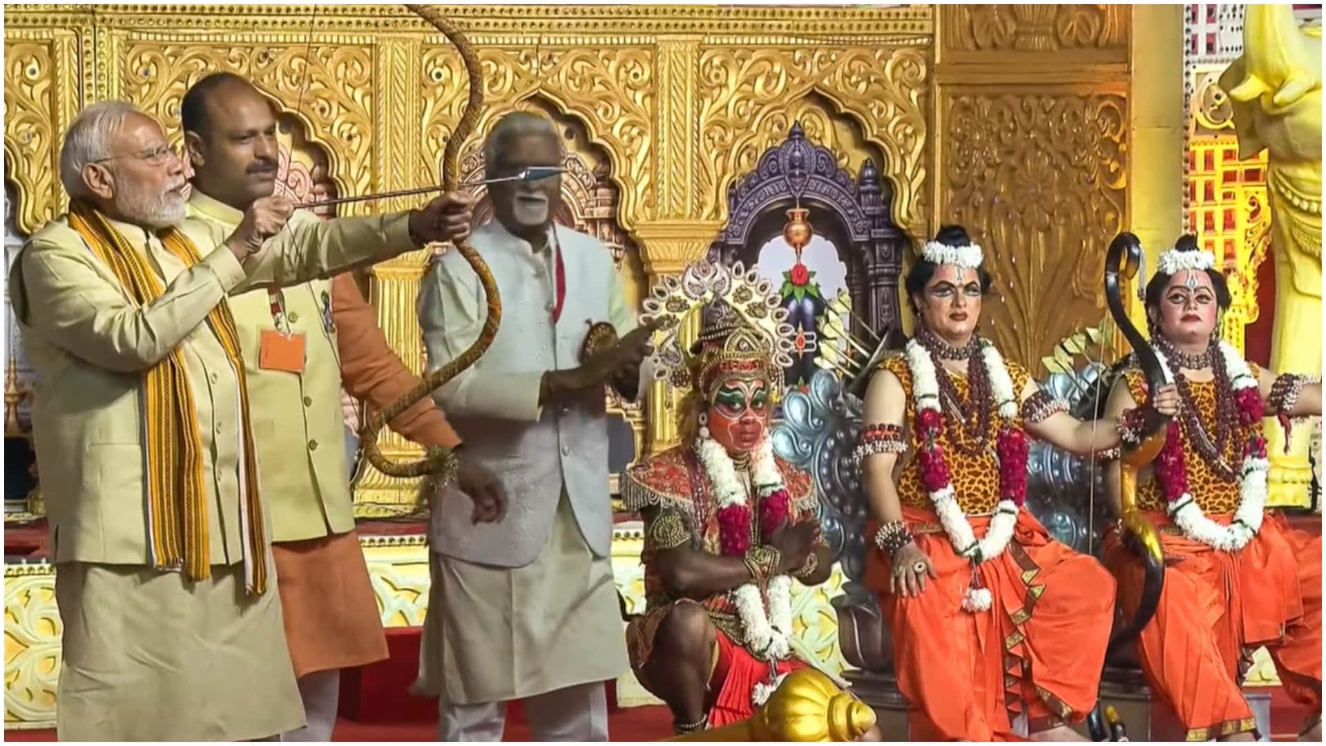 pm modi president murmu priyanka gandhi photos participate in dussehra  celebration