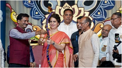 pm modi president murmu priyanka gandhi photos participate in dussehra  celebration