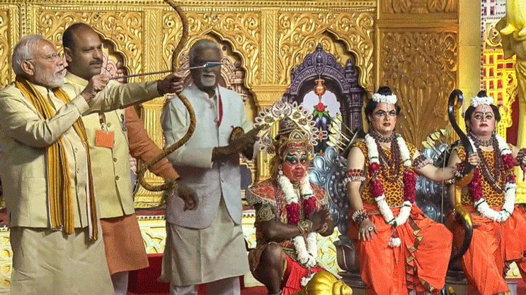 तस्वीरें: रामलीला कार्यक्रम में शामिल हुए पीएम मोदी, राष्ट्रपति और प्रियंका गांधी, राममय हुआ पूरा देश