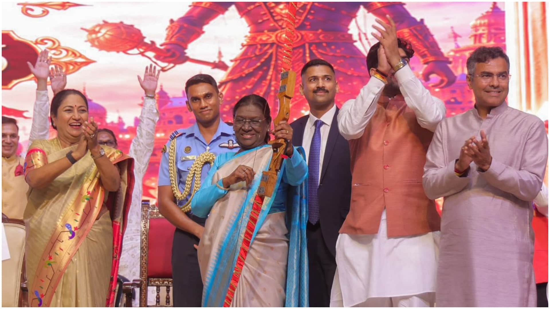 pm modi president murmu priyanka gandhi photos participate in dussehra  celebration