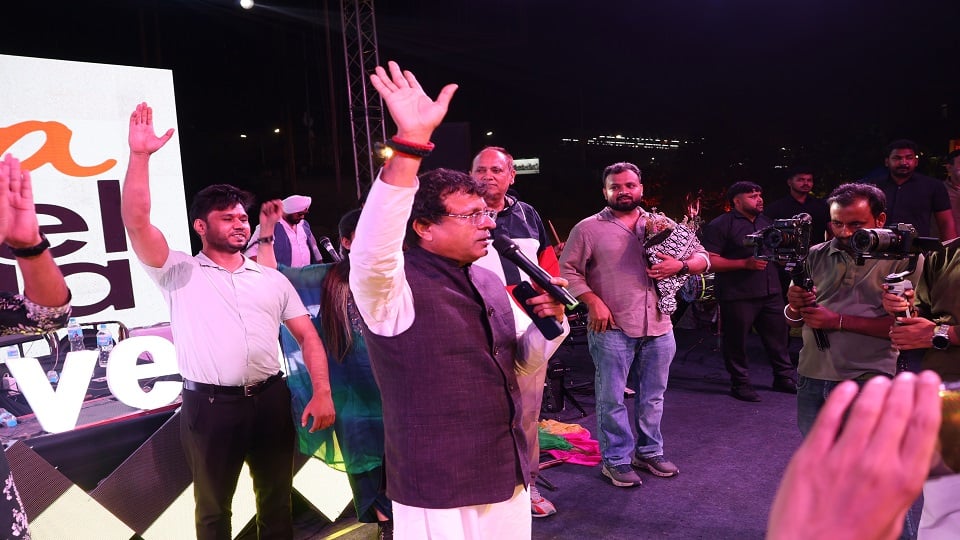 नोएडा: एक्सपो सेंटर में 'जेन-जी डांडिया नाइट' का भव्य आयोजन, मुख्य अतिथि रहे शिक्षाविद मुकेश शर्मा