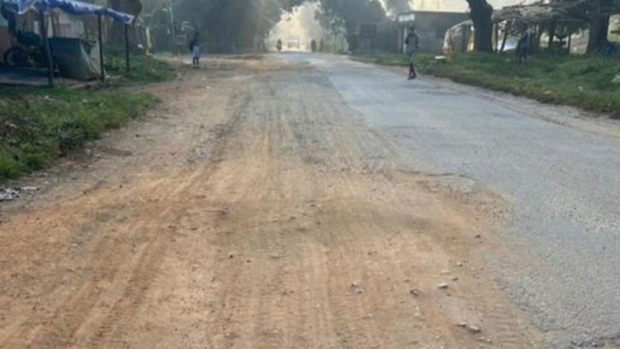 Poor condition of NH-20 near Sadigaon in Khunti; the road remains unrepaired despite protests