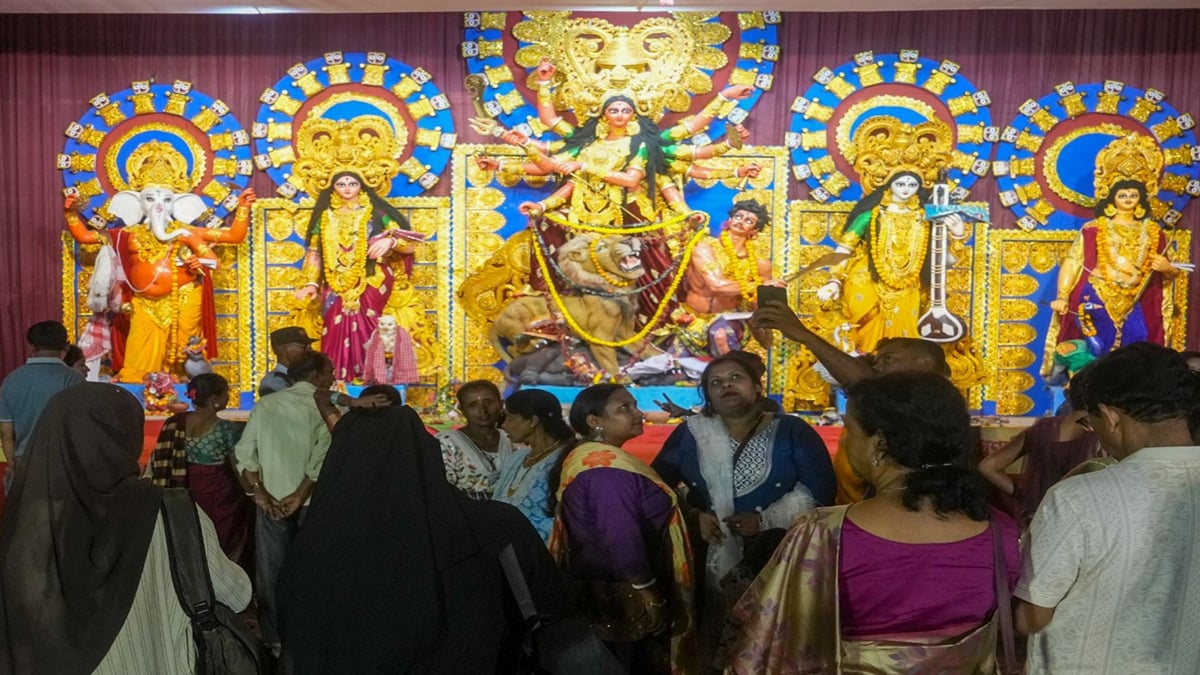 हादसे से सबक?: भगदड़ के बाद शुभेंदु सरकार का बड़ा फैसला, कोलकाता में पांच प्रमुख पूजा पंडालों में डॉक्टर तैनात