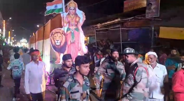 Kannauj Grand procession of Goddess Durga captivating tableaux enthral onlookers with 100 meter long tricolor