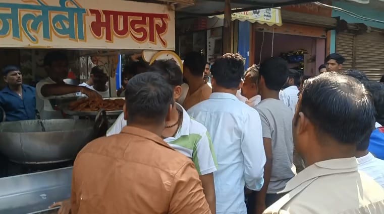 Orai Customers clash at shop over dispute purchase of jalebis police take both individuals in custody