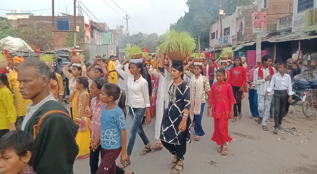Banda Jwara procession taken with deep devotion chants of praise resonate amidst spirited Bundeli folk songs