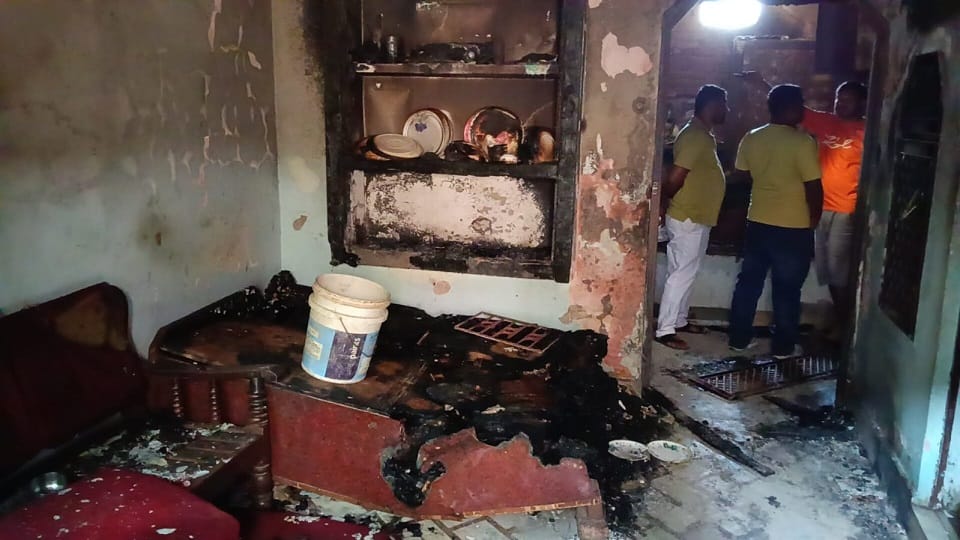 UP: Fire breaks out in a house in Meerut; a young man burns to death—domestic dispute