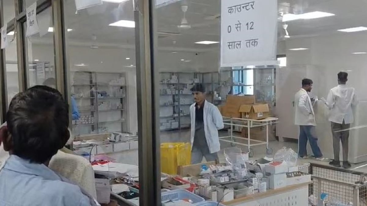पीलीभीत: जिला अस्पताल के पास नहीं हैं खुद के फार्मासिस्ट, दवा वितरण व्यवस्था हो रही प्रभावित