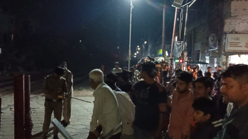 इटावा: शताब्दी एक्सप्रेस की चपेट में आकर युवक की मौत, शिनाख्त में जुटी जीआरपी