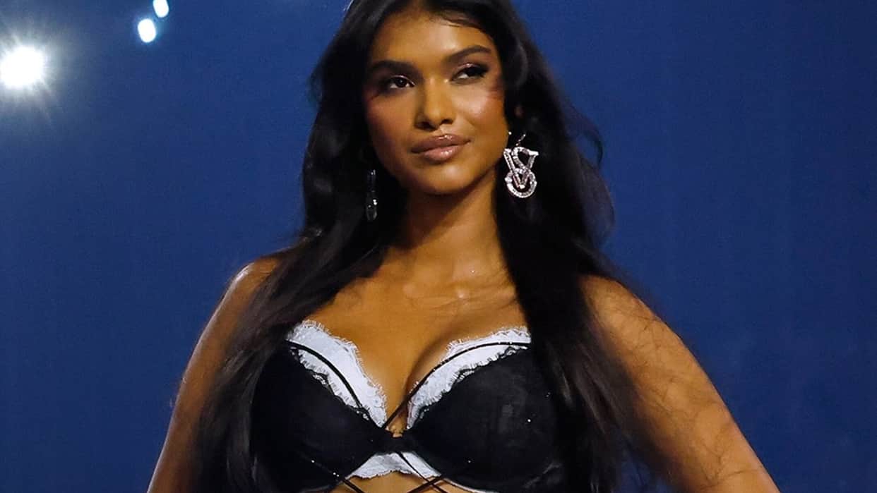 who is malyali model ravleen varghese appeared in ramp walk in victoria secret