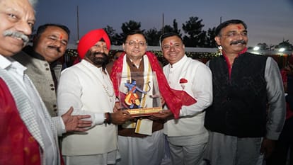 सीएम ने परेड ग्राउंड में दशहरा महोत्सव में शिरकत की