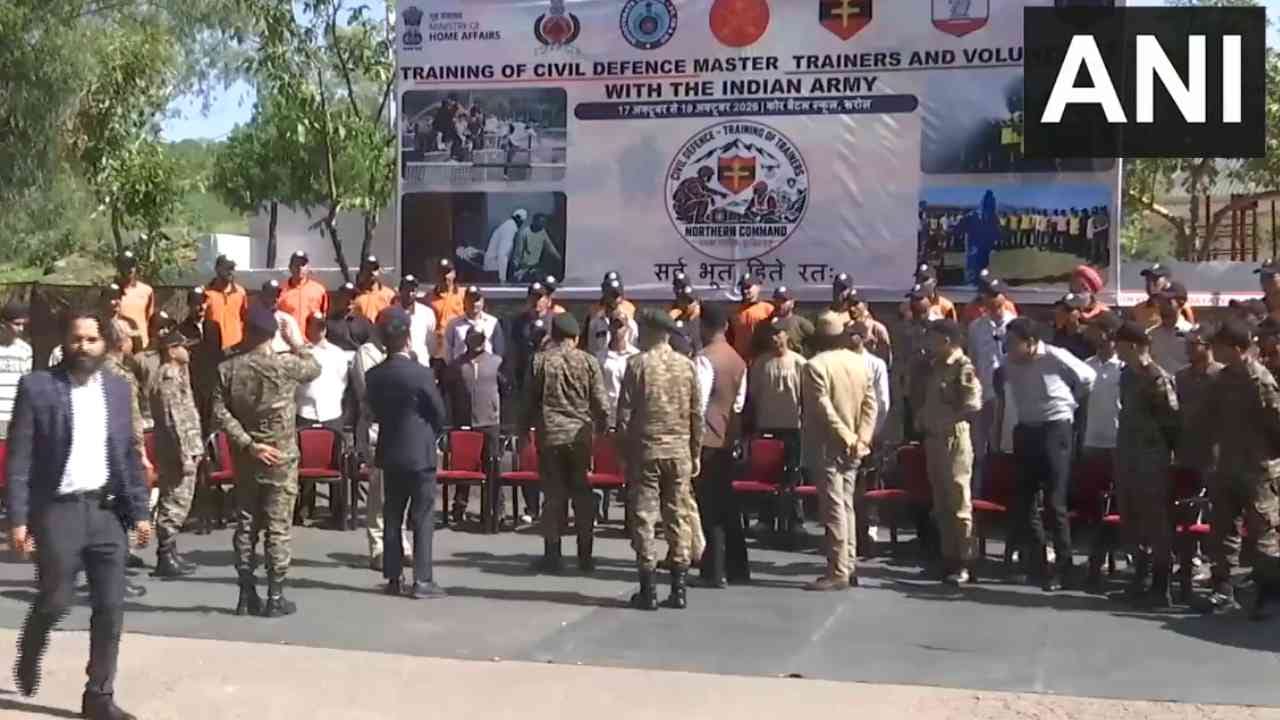 सेना ने नागरिकों को दी सिविल डिफेंस ट्रेनिंग