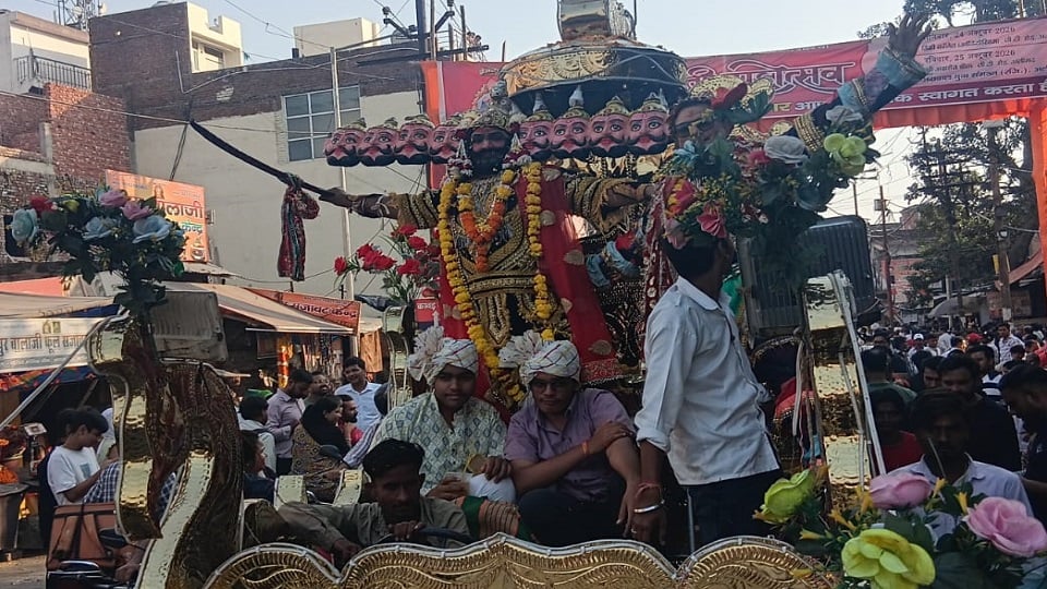 अलीगढ़: जय श्रीराम जयघोष के साथ निकली रामजी की सेना, झांकियों ने मोहा मन, ढोल-बैंड की धुन पर थिरके श्रद्धालु