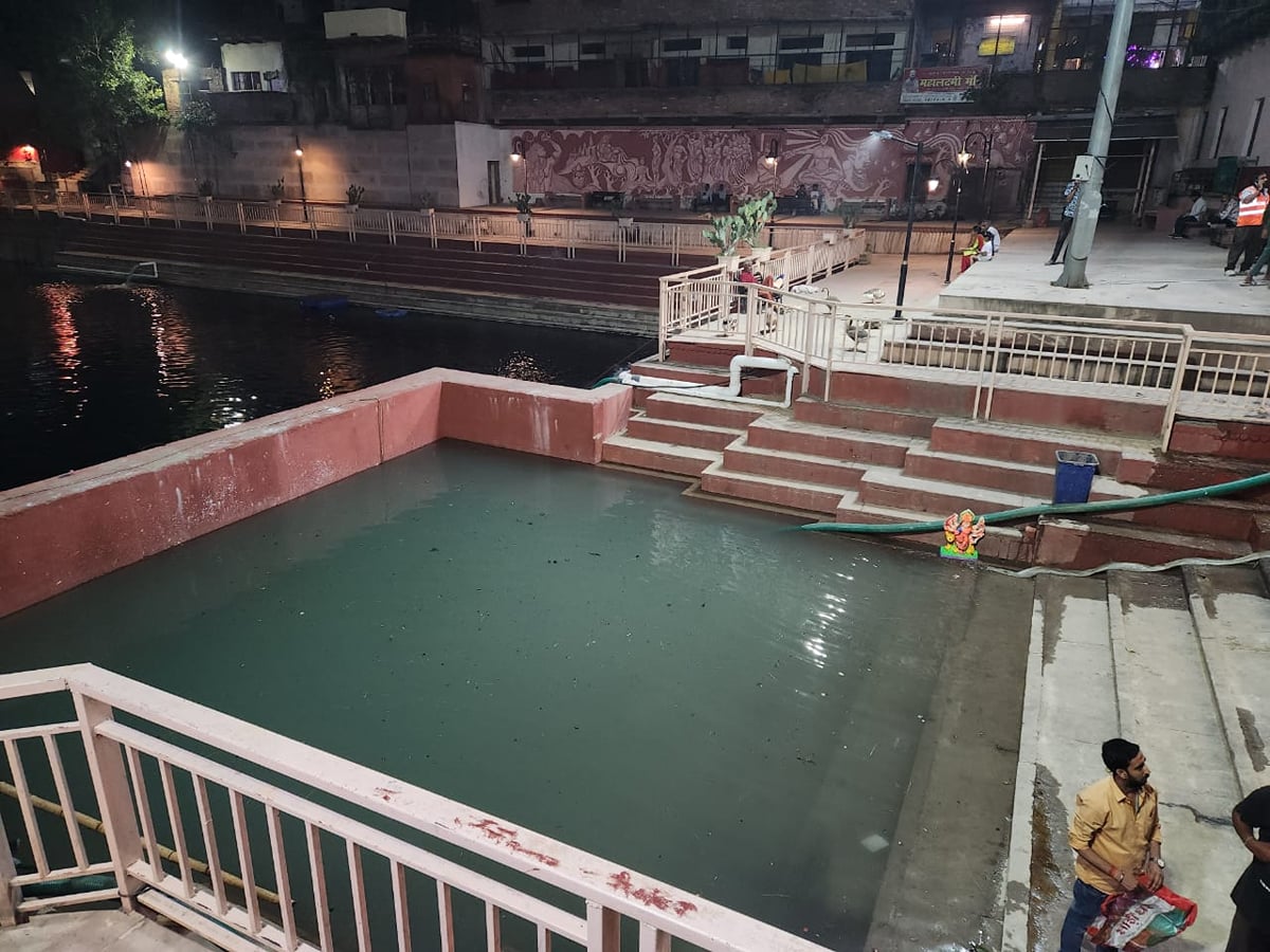 वाराणसी: लक्ष्मी कुंड में सीधे मूर्ति विसर्जन पर प्रतिबंध, सुरक्षा के लिए रैपिड और एसडीआरएफ तैनात