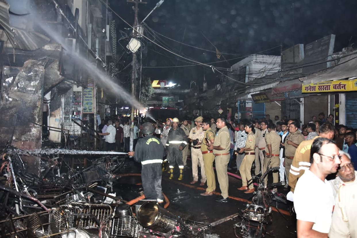 Lucknow: A massive fire broke out in the utensils and bike market of Sadar Bazaar, many shops were burnt to as