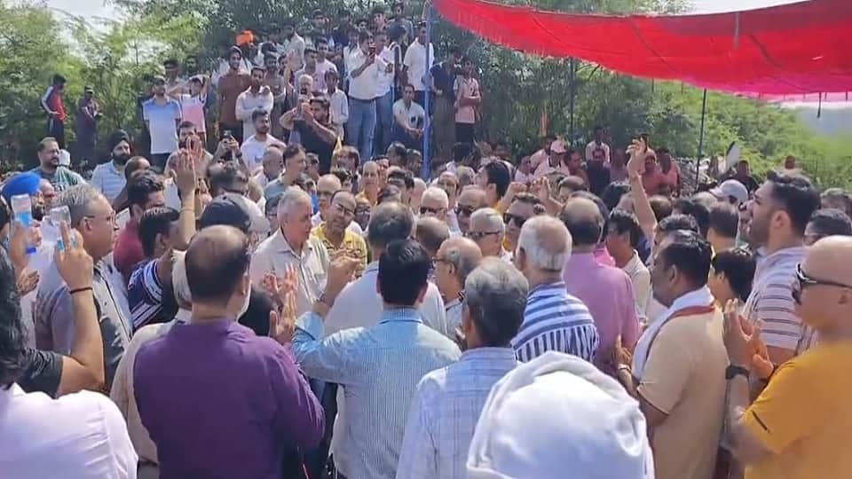 People approach court to protest against dumping of waste in the Aravallis