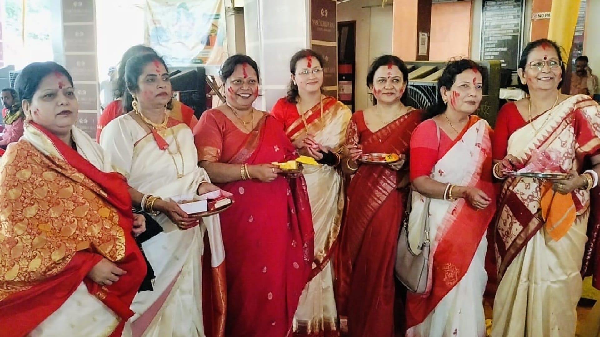 Sindoor Khela at Raipur Kalibari CG: bangali Womens play with sindoor during  farewell