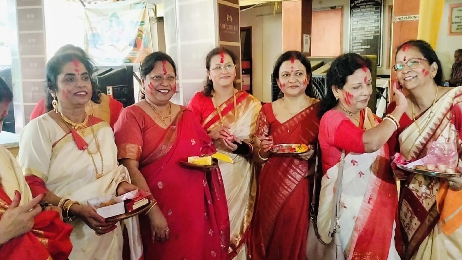 Sindoor Khela at Raipur Kalibari CG: bangali Womens play with sindoor during  farewell