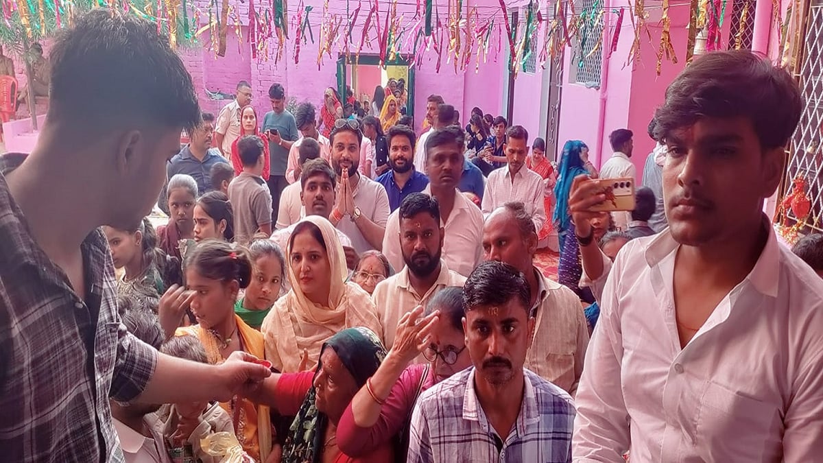 शाहजहांपुर: छह माह बाद खुले ऐतिहासिक देवी मंदिर के कपाट, दूसरे दिन भी उमड़ी भक्तों की भीड़; जानें मान्यता