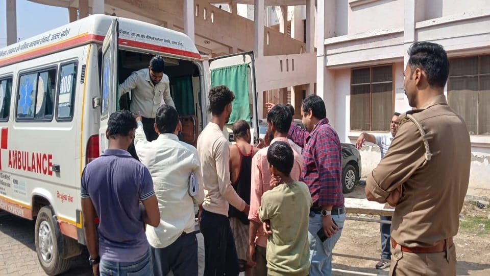 Worker faints due to toxic gas while cleaning septic tank in agra