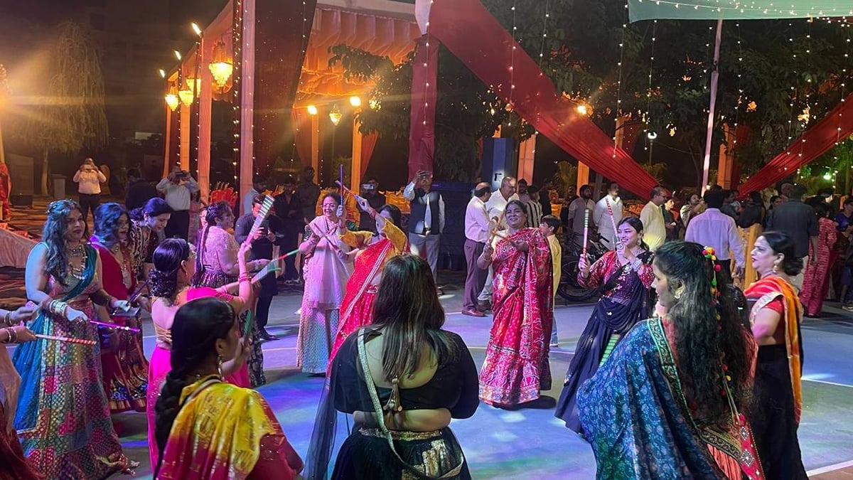 लखनऊ: इमार गोमती ग्रीन्स में दुर्गा पूजा उत्सव, रामलीला मंचन और डांडिया ने मोहा मन; देखें तस्वीरें