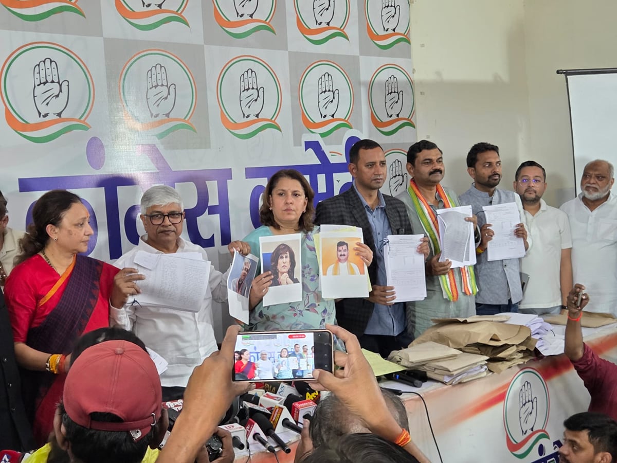 यूपी: चुनाव आयोग ने दिए पीलीभीत मतदाता सूची में गड़बड़ी के जांच के आदेश, कांग्रेस-सपा ने लगाए थे गंभीर आरोप