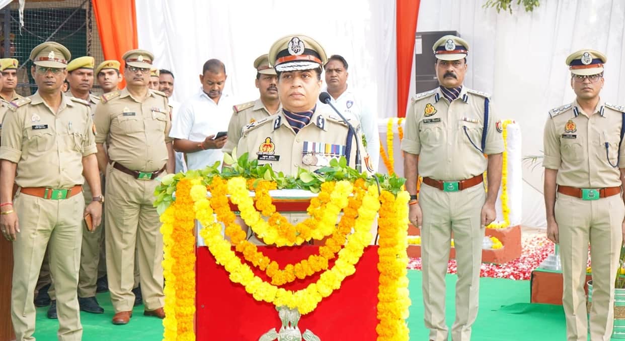 Kanpur Police Commemoration Day 2026 ADG pays humble tribute to the immortal martyrs