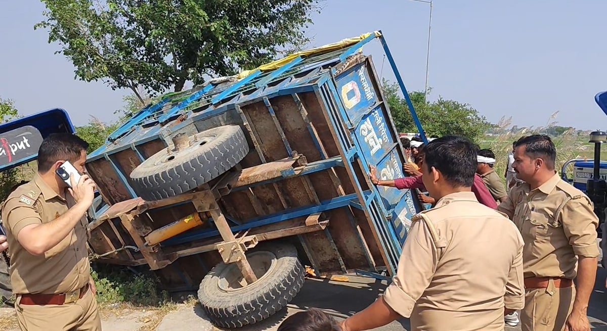 फर्रुखाबाद हादसा: श्रद्धालुओं से भरी ट्रैक्टर-ट्रॉली पलटी, 17 लोग घायल, दो की हालत गंभीर, लोहिया अस्पताल रेफर