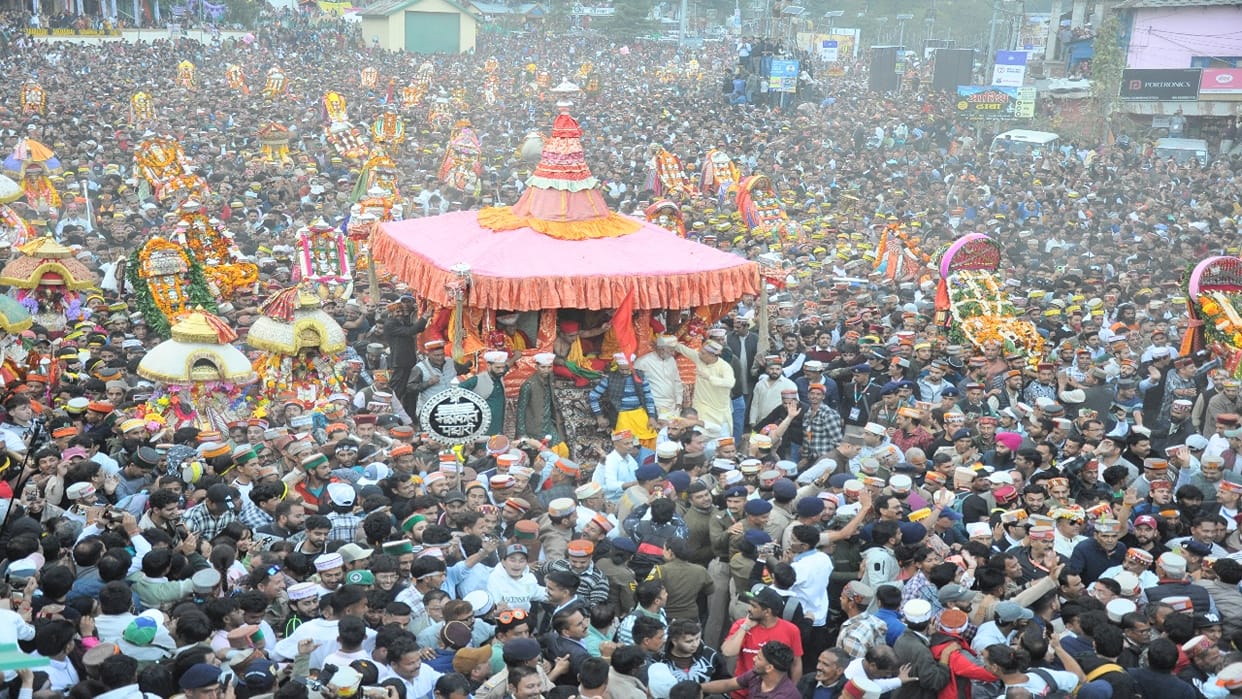 kullu raghunath rath yatra dev parampara faith feature