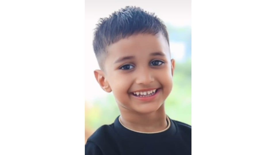 हाथरस: देर रात खा रहा था नमकीन, श्वास नली में अटकने से बच्चे की हुई मौत, परिवार में मचा कोहराम