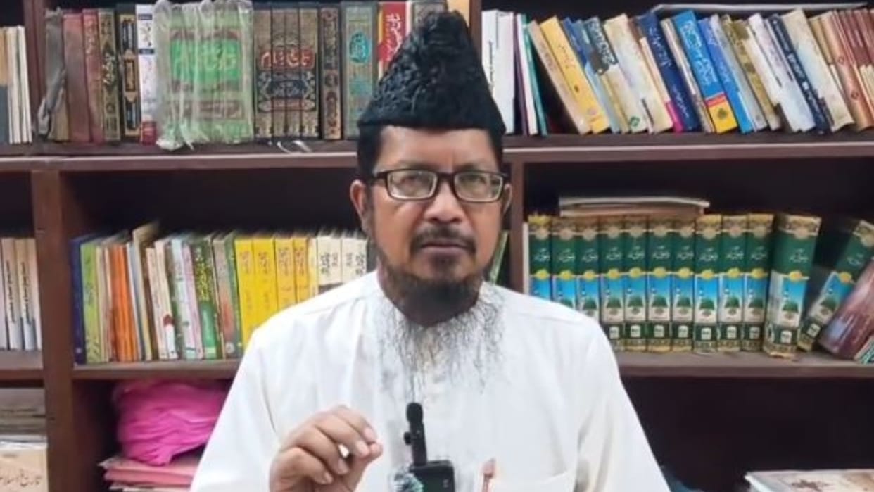 maulana shahabuddin razvi targets akhilesh yadav aur azam khan meeting in rampur