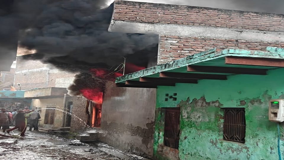 Major fire breaks out at namkeen warehouse in Agra
