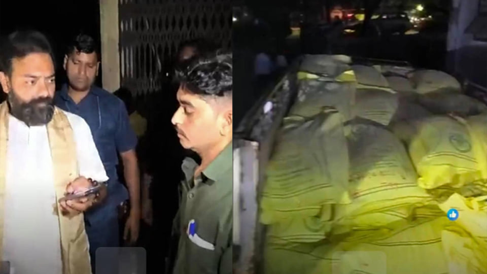 महोबा: बीज की 100 बोरियां दूसरे स्थान भेजने पर भड़के विधायक, पढ़ें पूरा मामला