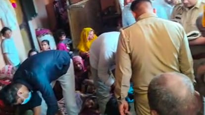 मौके पर जांच करती पुलिस