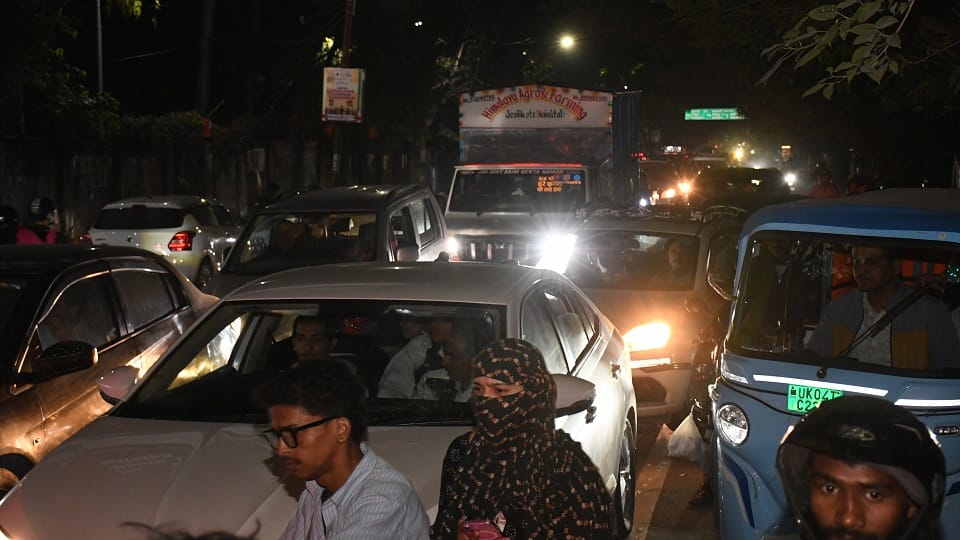 Traffic jam on the main roads of Haldwani city