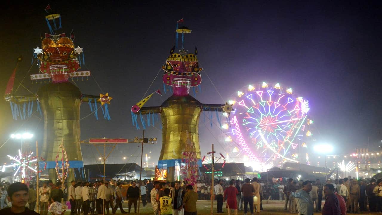 Ravana effigy was burnt in Ramlila on Vijayadashami in Bareilly