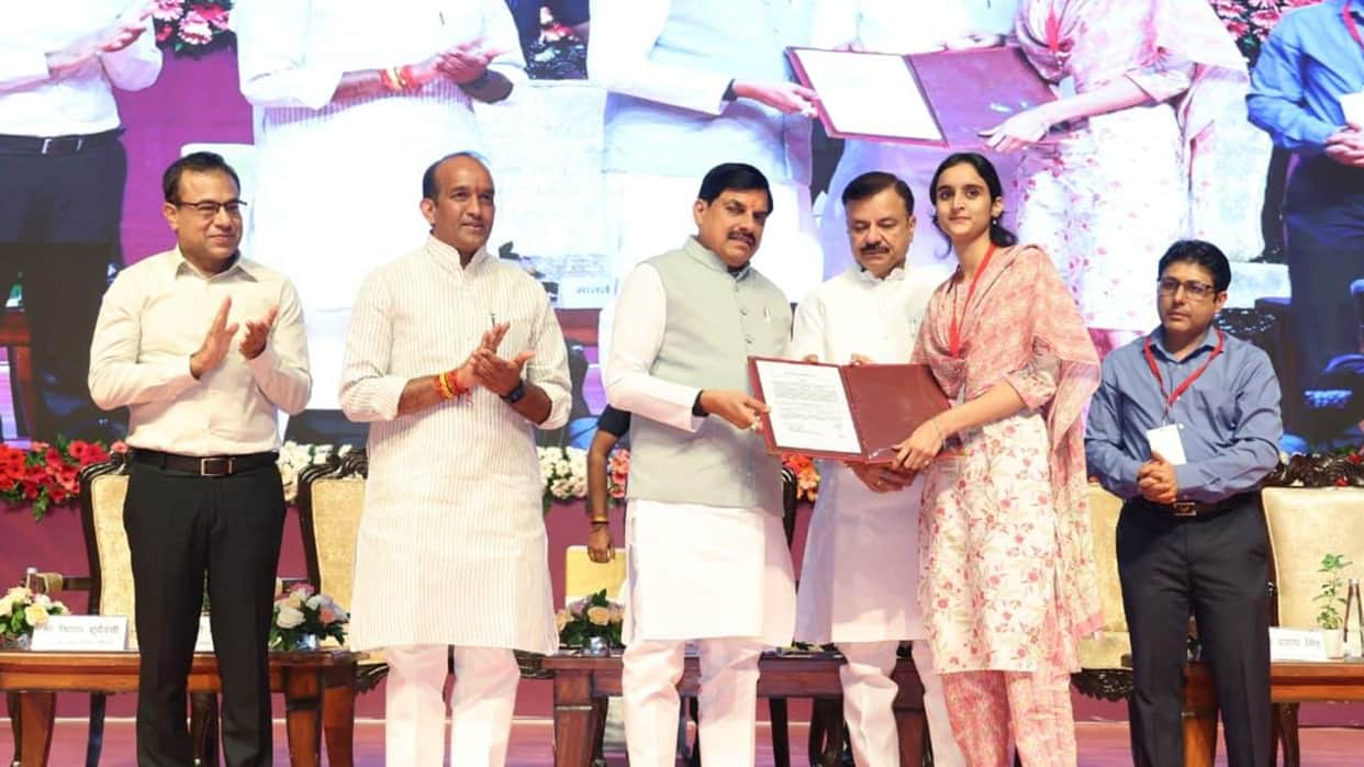 Madhya Pradesh: 954 Get Compassionate Jobs, CM Announces 400 New Sandipani School Buildings