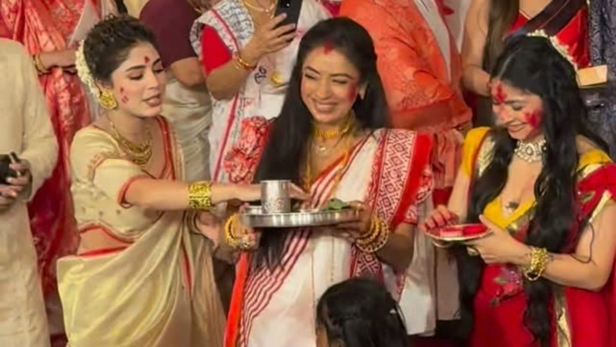 Durga Puja 2026: rupali ganguly tanisha mukherjee Photos Viral from Sindoor khela celebration