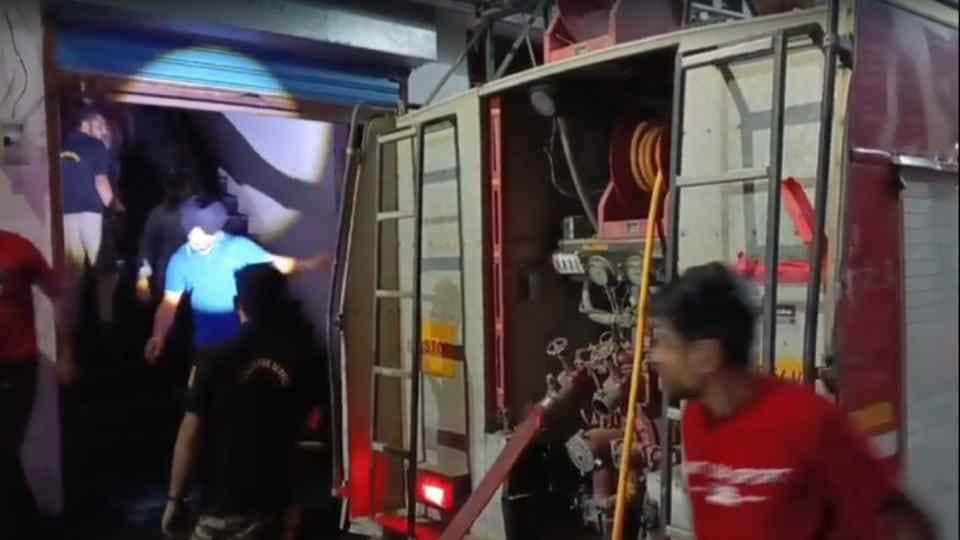दमकल विभाग ने आग पर पाया काबू