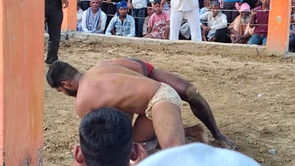 Varanasi Vishal pins Sagar in a 300 year old wrestling tradition