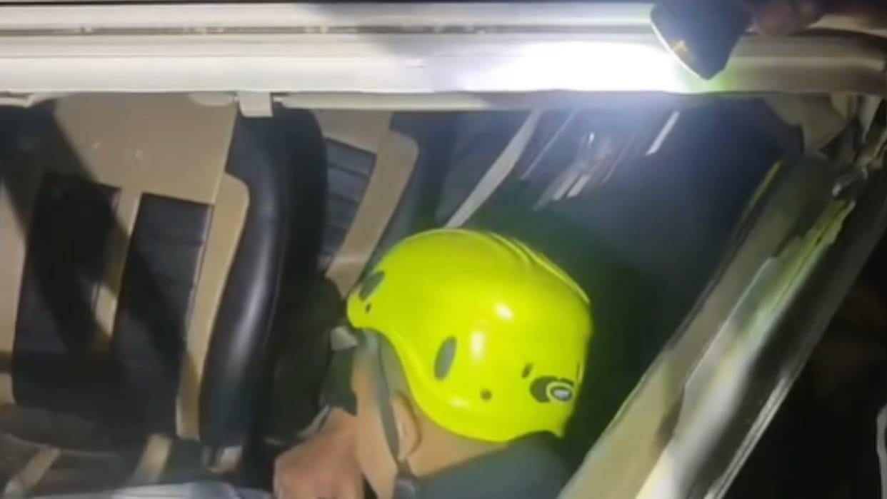 Almora accident car falls into gorge on hawalbagh road driver rescued by cutting vehicle door