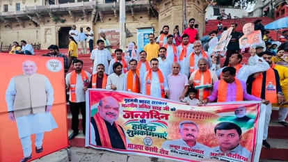 Varanasi Dugdhabhishek to Ganga at Assi Ghat on Amit Shah birthday