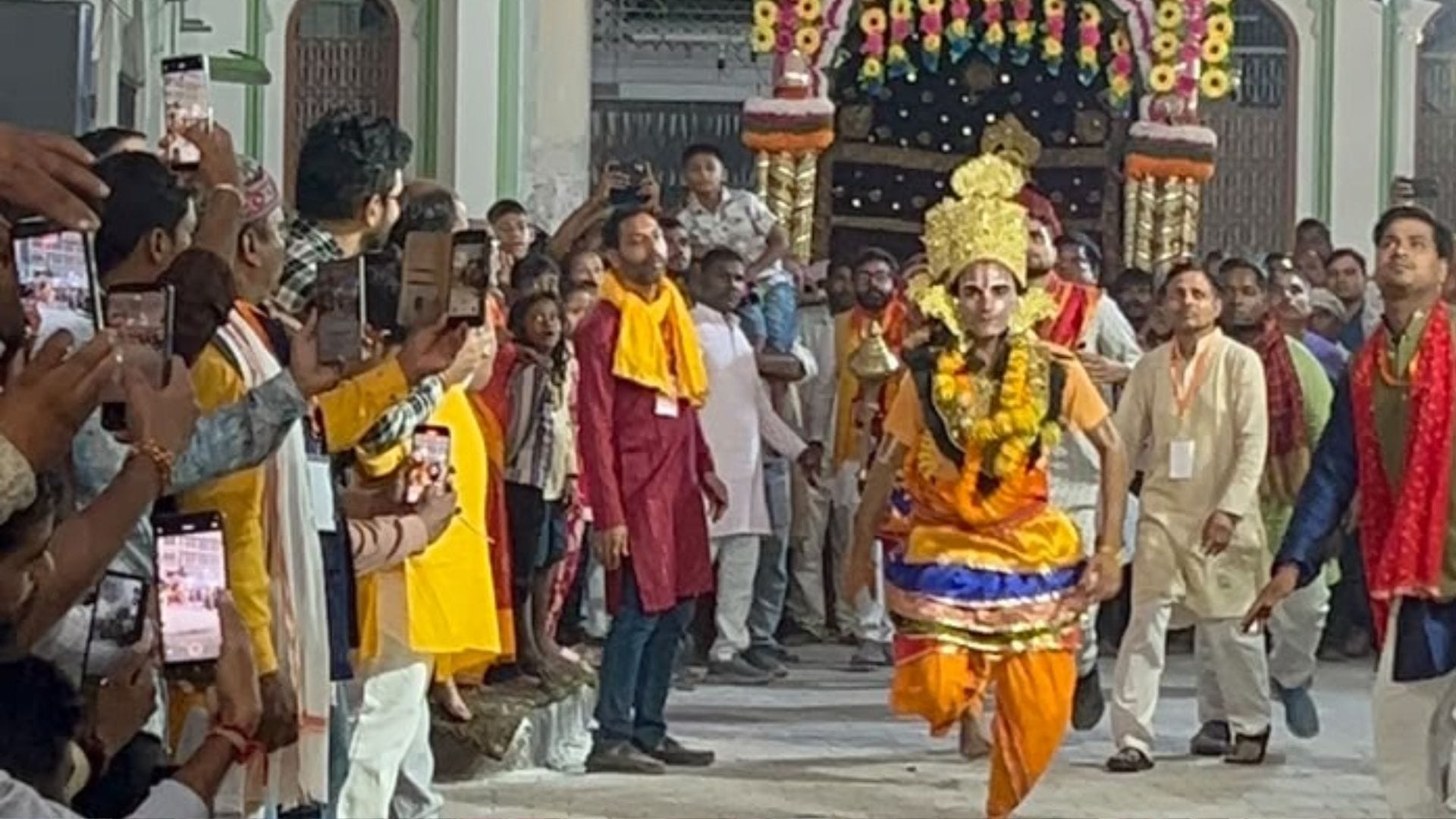 Historic Bharat Milap concludes amidst echoes of Adhan and chants of Har Har Mahadev in Mau