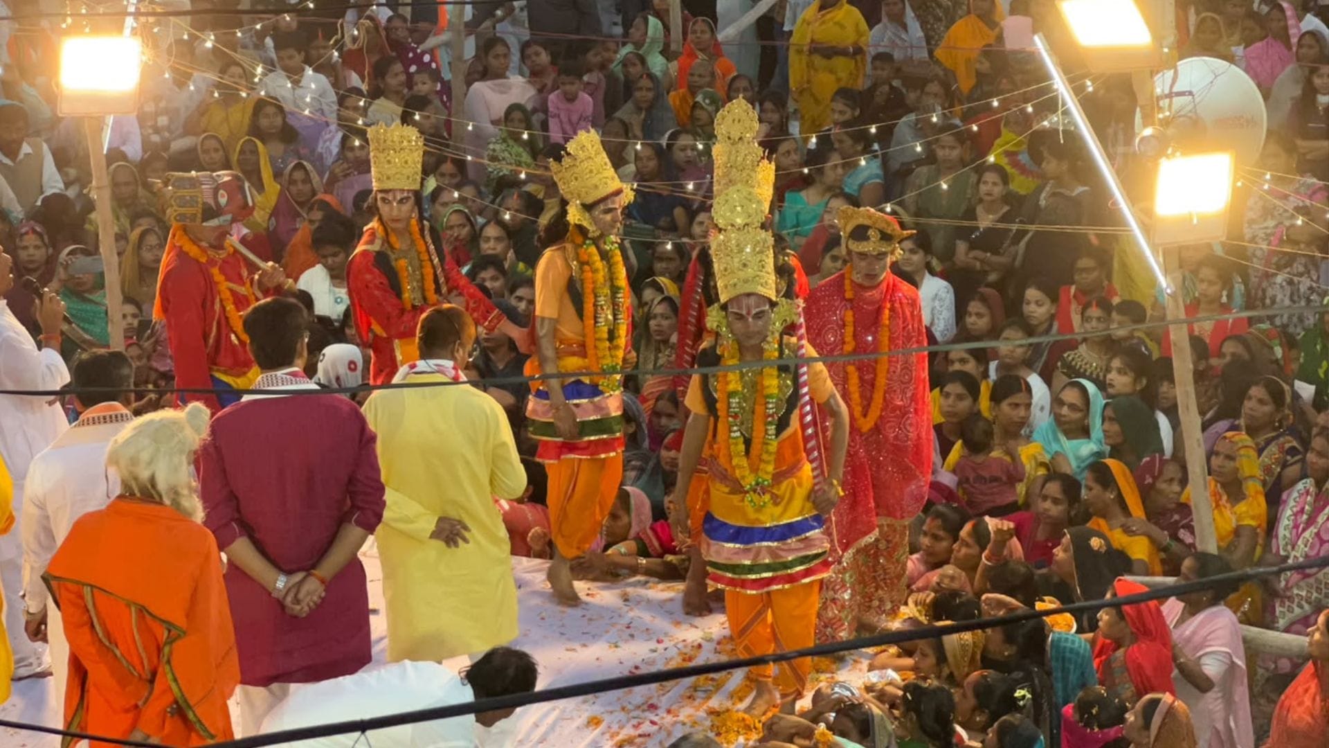 Historic Bharat Milap concludes amidst echoes of Adhan and chants of Har Har Mahadev in Mau