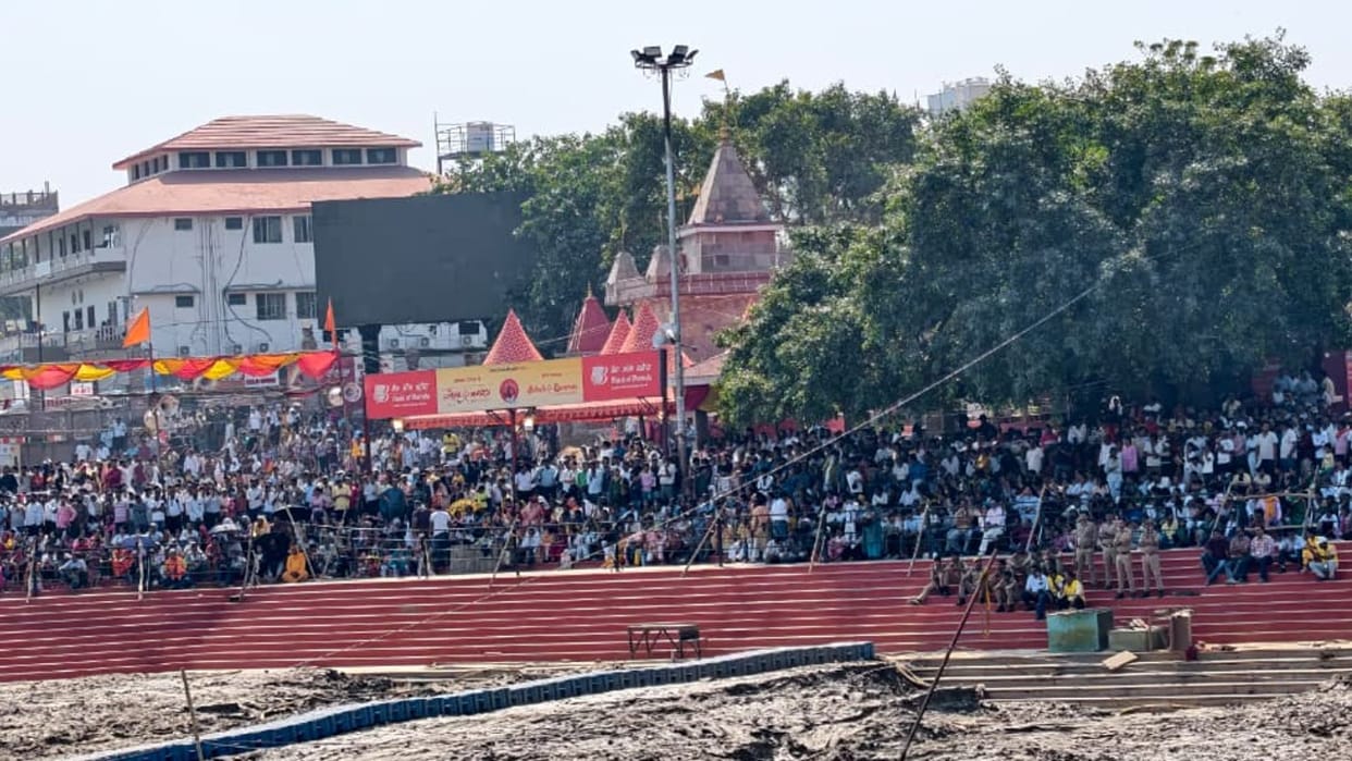 Varanasi Four people fall ill at air show admitted to Divisional Hospital
