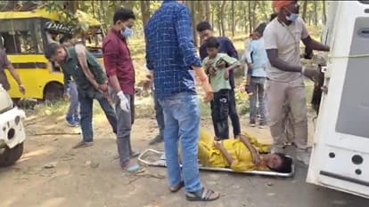 Passenger bus collided with tree, many killed, many injured; see photos of the accident here in Manendragarh