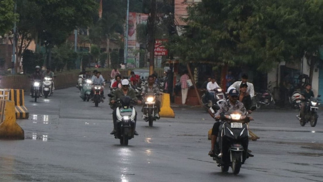 मौसमः हल्की बारिश शुरू हुई और आ गया नया अलर्ट, देखें कल इंदौर का मौसम कैसा रहेगा?