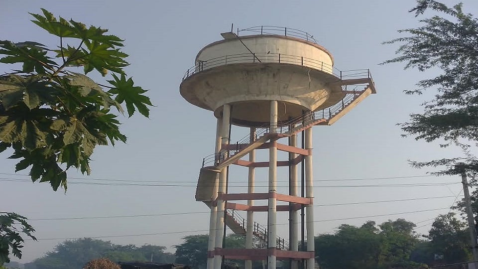 सादाबाद: कुरसंडा में सबमर्सिबल मोटर फुंकी, चार दिन से ठप पेयजल आपूर्ति, पानी को भटक रहे ग्रामीण